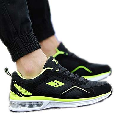 黒スニーカーを使った大人のメンズ着こなしコーデ特集