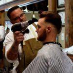 メンズ 頭皮が透けて見えるのは普通 頭皮が透ける原因や対策について